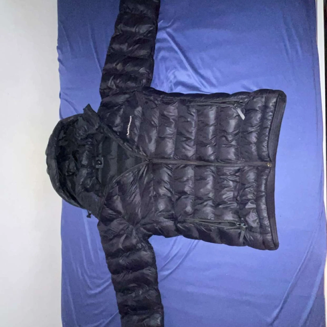 Svart dunjacka från Peak Performance - 90