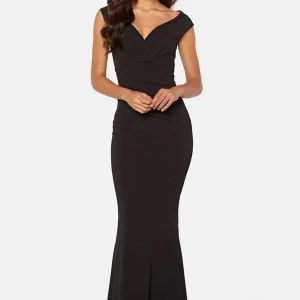 Balklänning  - Säljer min balklänning från Bubbleroom. Använd en gång förra sommaren, alltså i väldigt bra skick💞nypris var 1000kr