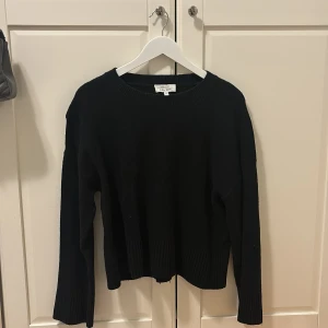 Svart stickadtröja - Bra skick