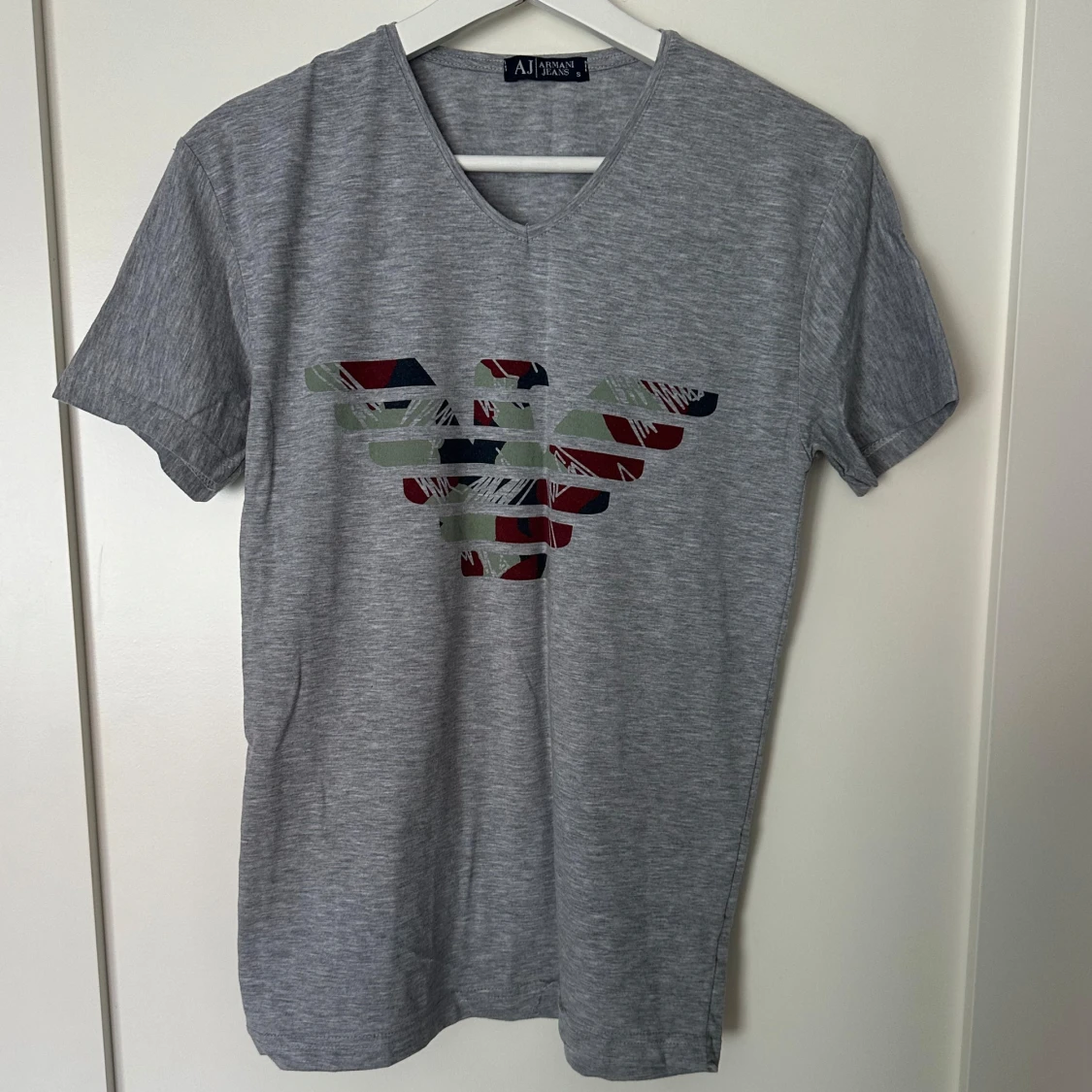 Grå t-shirt från Armani Jeans