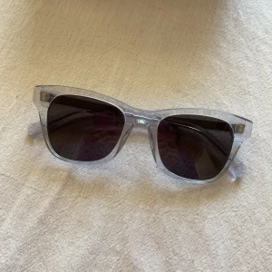 Chimi solglasögon - Helt oanvända chimisolglasögon. #007, litchi. 