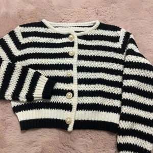 Stickad kofta - Aldrig använd 