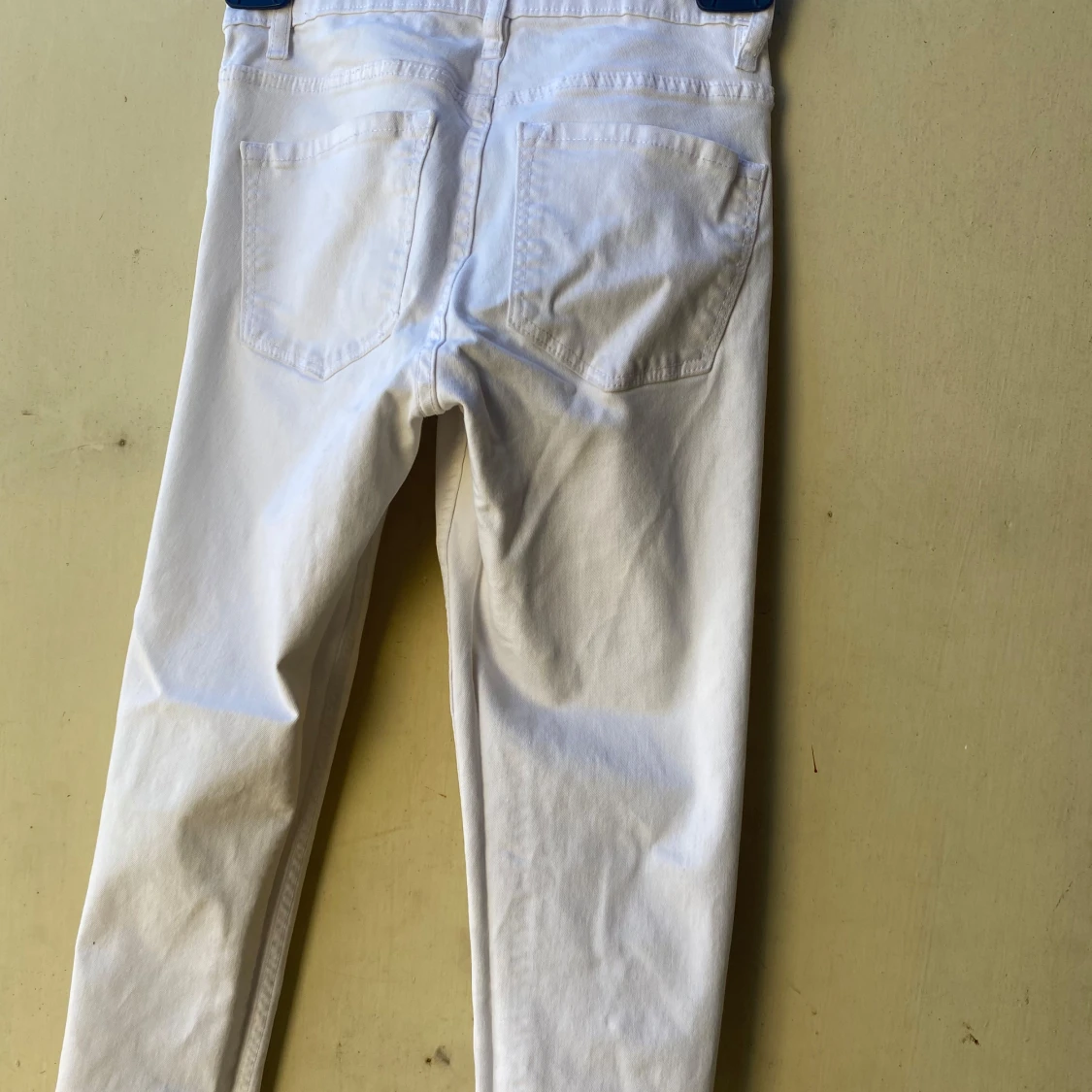 Vita jeans i storlek W26 - 90