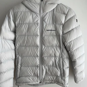 Peak performance jacka  - Aldrig använt, ny utan prislapp.