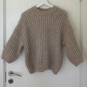 Knitted sweater  - Superfin stickad tröja med 3/4 ärmar.🩷