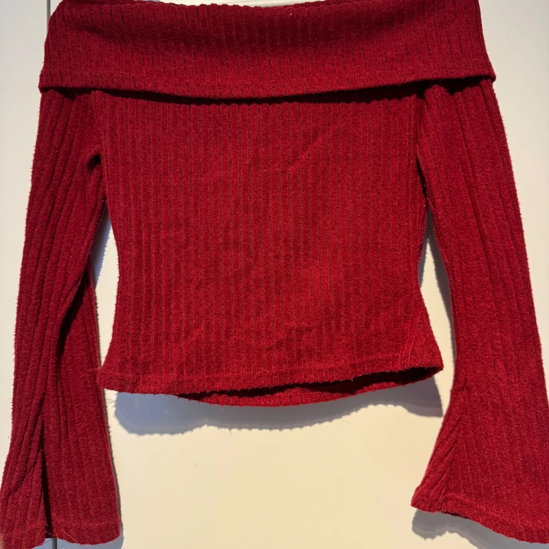 Off shoulder topp med utsvängda armar  - 91