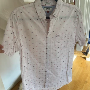 Skjorta från Tommy jeans - Fin skjorta från Tommy jeans Strl. S regular fit 