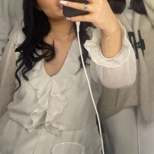 Blus  - Säljer denna fina fina blusen från veromoda 