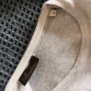 Stenströms Tröja - Beige Stenströms tröja Storlek M men passar bra på S Nypris 1599:-