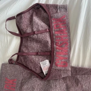 GYMSHARK  - Riktigt snyggt sett storlek 36, som nytt. Båda för 300kr 