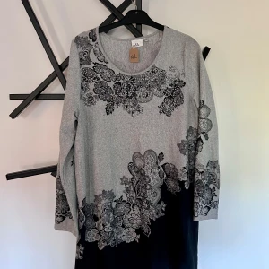 Klänning XXL - Grå tunnstickad klänning 