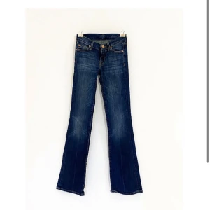 Blåa lågmidjade jeans - Blåa low rise jeans från relow🤍