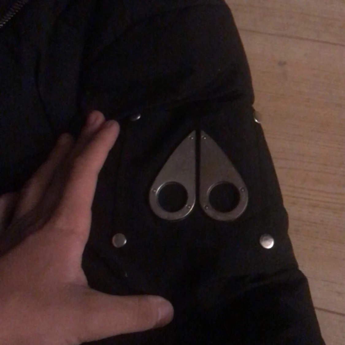 Svart dunjacka från Moose Knuckles - 90