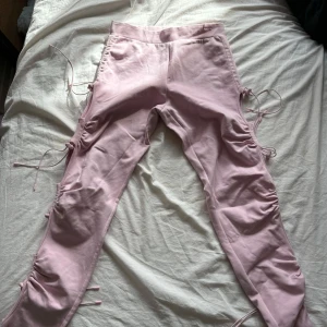 Fenty by Puma tights - Va häftigast på gymmet med dessa tights! Liten i storlek så skulle säga att dessa är mer S än M. Köparen står för frakt eller mötas upp i Malmö 💖