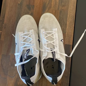 Nike vapormax - Säljer mina vapormax pga jag inte använder dom  Inget fel på skorna som ni ser på bilderna Pris kan diskuteras 