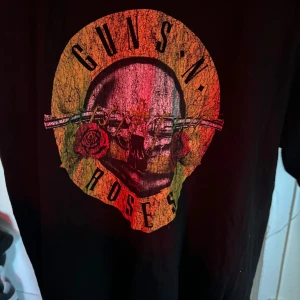 En guns n roses tröja  - Använder den inte så mycket  