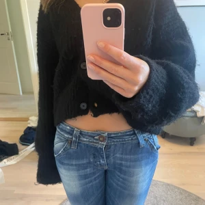 Lågmidjade jeans  - Superfina jeans från Only! Väldigt fint skick men passar inte min kroppstyp, därför jag säljer! Skriv vid fler bilder🩷