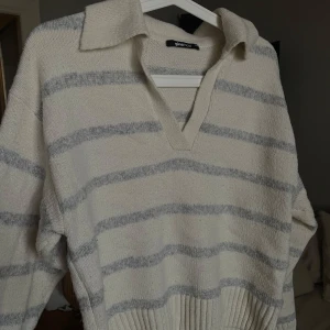 Stickad tröja  - Stickad tröja från Gina Tricot 