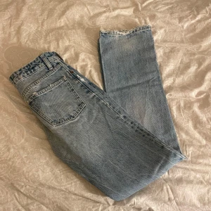 Lågmidjade jeans  - Säljer dessa ligmidjade jeans då dom inte passar och ej kommer till användning, skriv vid frågor 