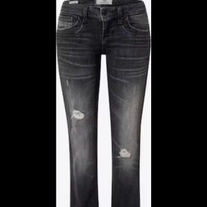 ltb jeans  - säljer dessa sjukt snygga ltb jeansen som är så eftertraktad!!💖💖🍂🍂skriv privat för bilder (OBS har sprättat upp byxorna längst ner på bena)
