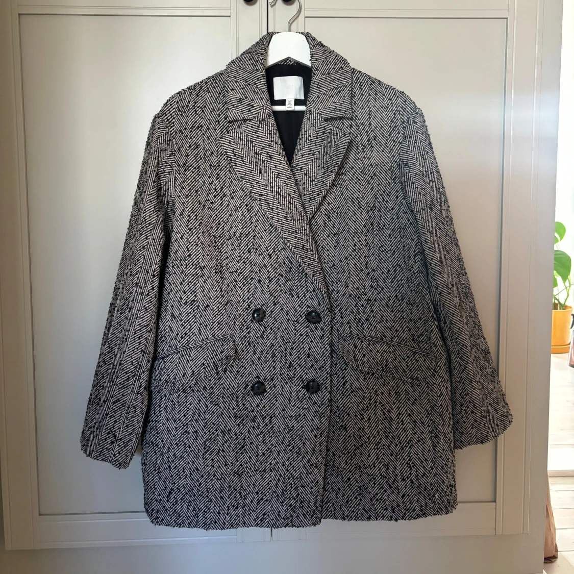 Grå kappa med fiskbensmönster - 91