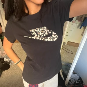 Leopard Nike tshirt - Aldrig använd ! EJ TRÄNINGSMATERIAL 