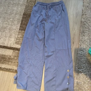 Lila byxor  - Lila mjuka byxor 