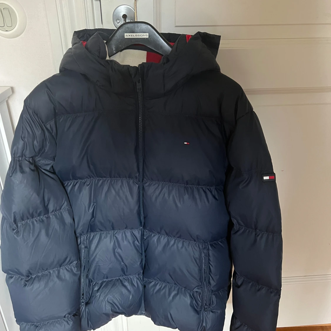 Blå dunjacka från Tommy Hilfiger