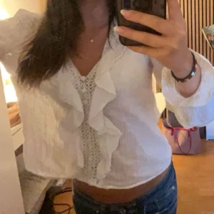 Vit blus från Zara - Superfin blus i fint skick