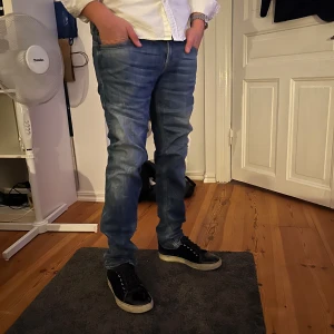 Replay Jeanz - Säljer då dom är för korta och inte används längre. Fint skicka och har mycket kvar och ge storlek 30/32  skick 8/10 pris ej hugget i sten