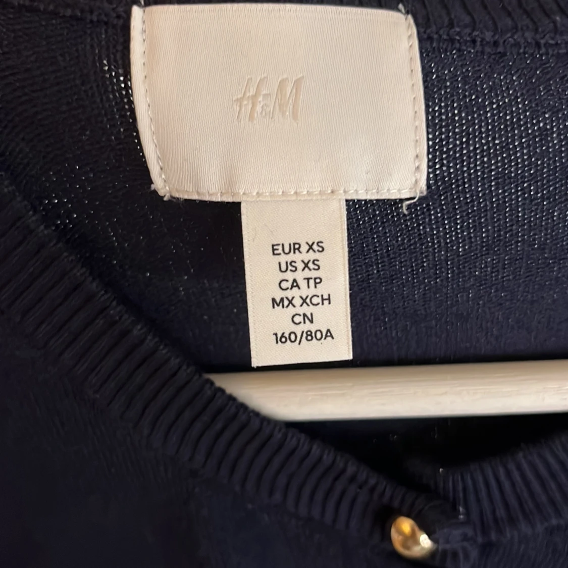 Marinblå kofta med guldknappar - 93