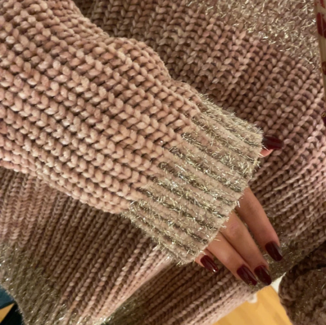 Rosa stickad tröja med glittriga detaljer - 92