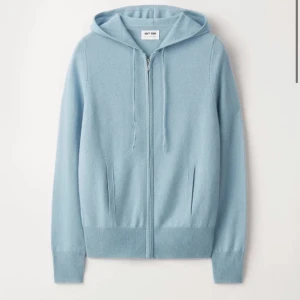 Ljusblå hoodie från Soft Goat - Säljer en supermjuk ljusblå hoodie i storlek S från Soft Goat. Säljer pga inte kommer till användning längre. Använt fåtal gånger. 🩵