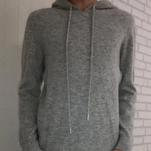 Kashmir hoodie - Riktigt snygg Kashmir hoodie i nyskick! Hör av dig om minsta fundering✅