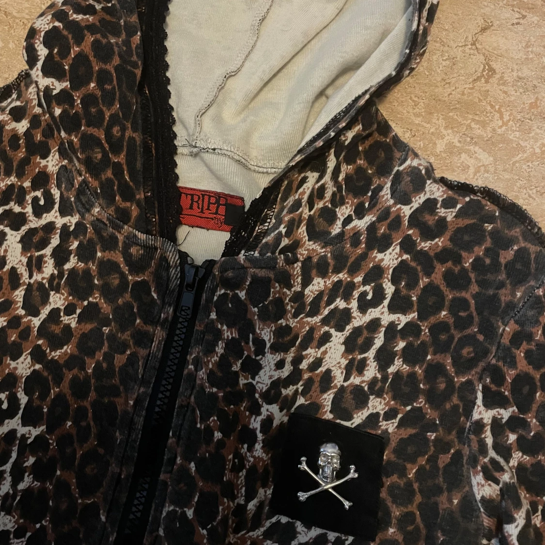 Leopardmönstrad jacka med huva från Tripp - 91