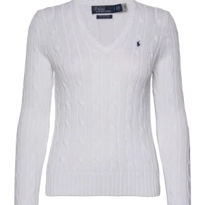 Vit stickad tröja från Ralph Lauren - Vit stickad tröja från Polo Ralph Lauren i fint skick🤍Nypris: ca 2000kr💓 Kontakta mig innan köp!!