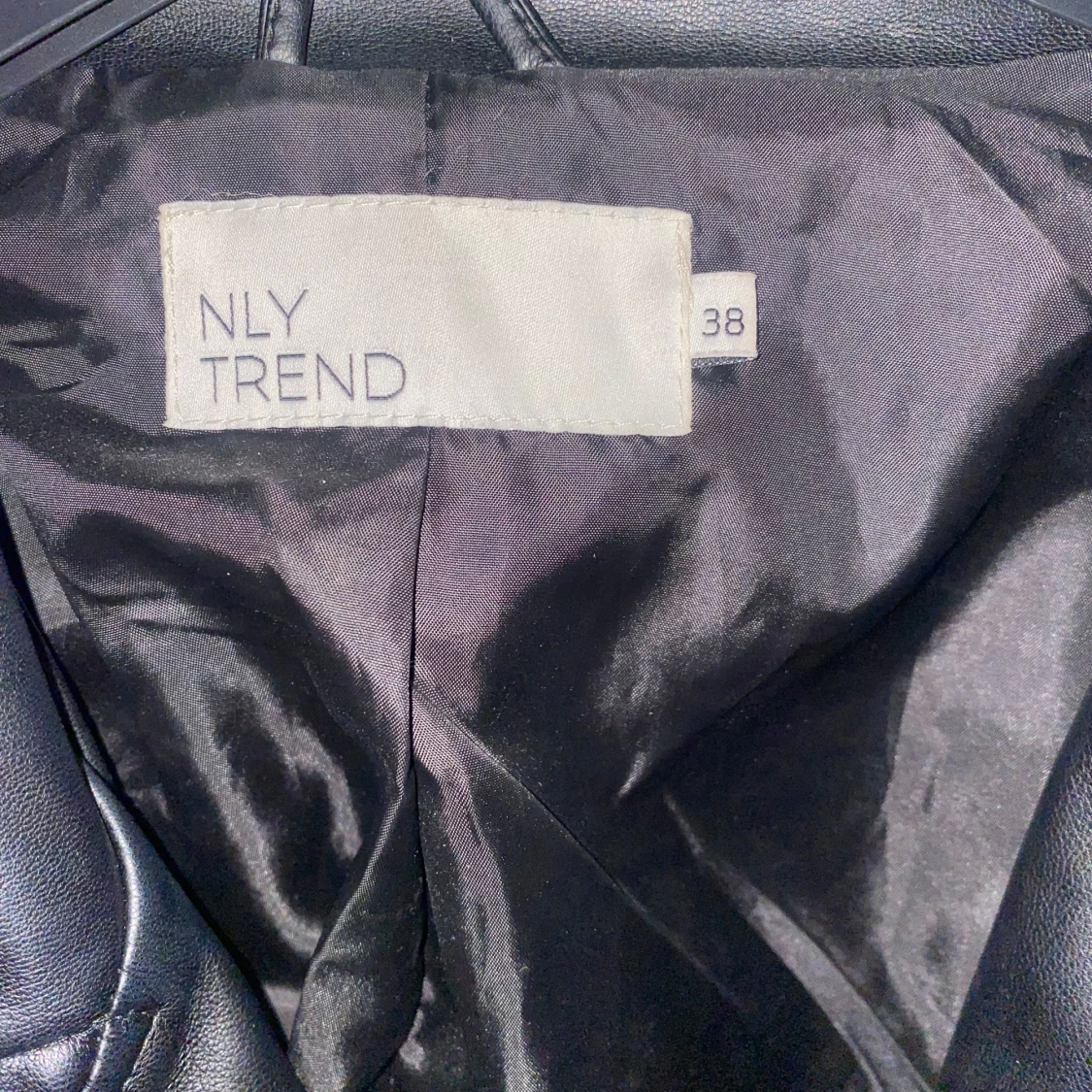 Svart skinnjacka från NLY Trend, Nelly  - 3