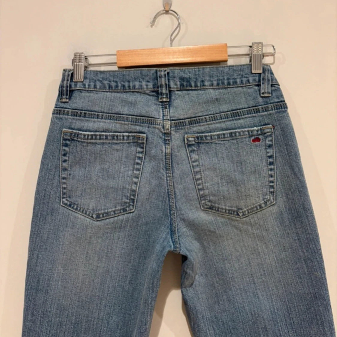 Blå bootcut jeans från EDC - 92