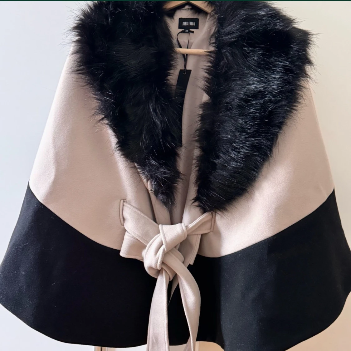 Beige och svart kappa från Bubbleroom (oanvänd) - 93