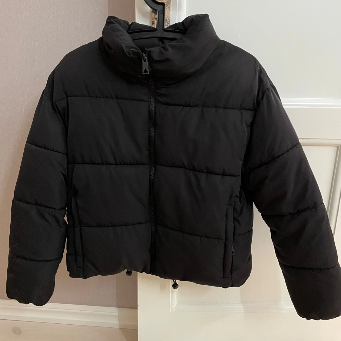 Svart pufferjacka från MNG