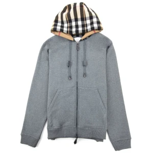 Grå burberry hoodie - Säljer en helt ny burberry hoodie aldrig använts. Tags är kvar! Storlek L men passar M