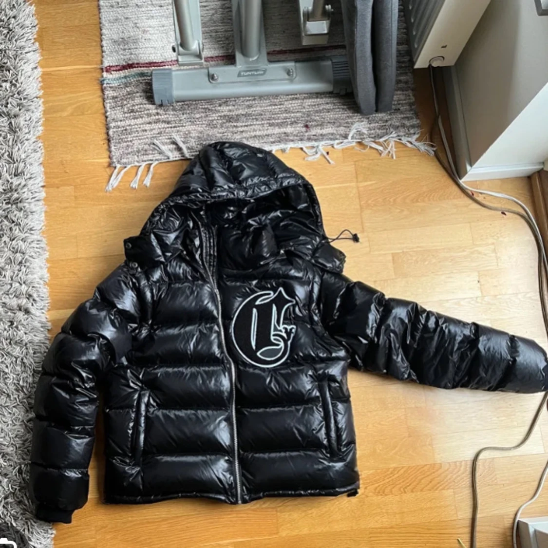 Glansig crvdae jacka med avtagbara ärmar och luva - 91