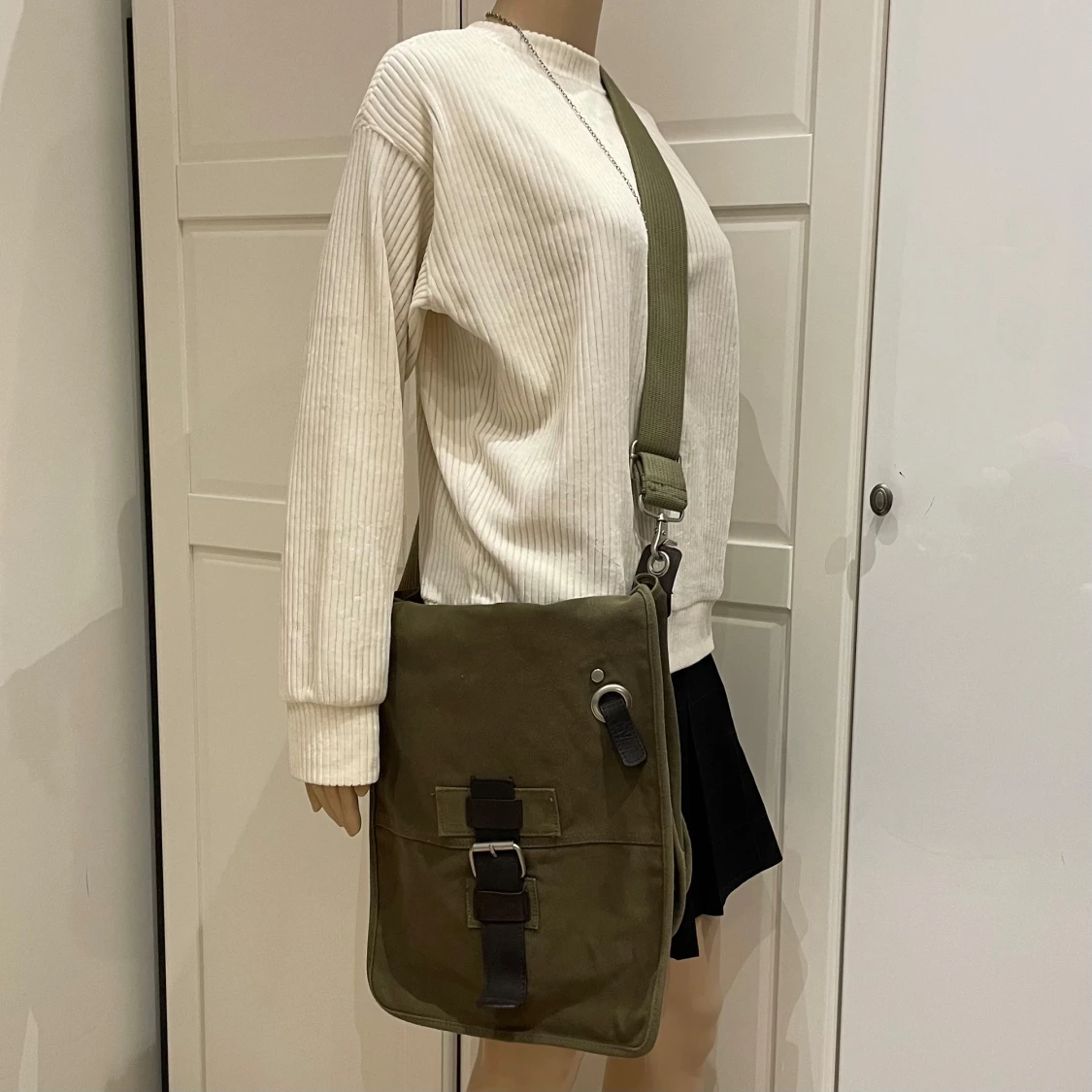 Militärgrön crossbody bag💕 - 93