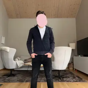 Säljer denna Ralph Lauren cardigan .