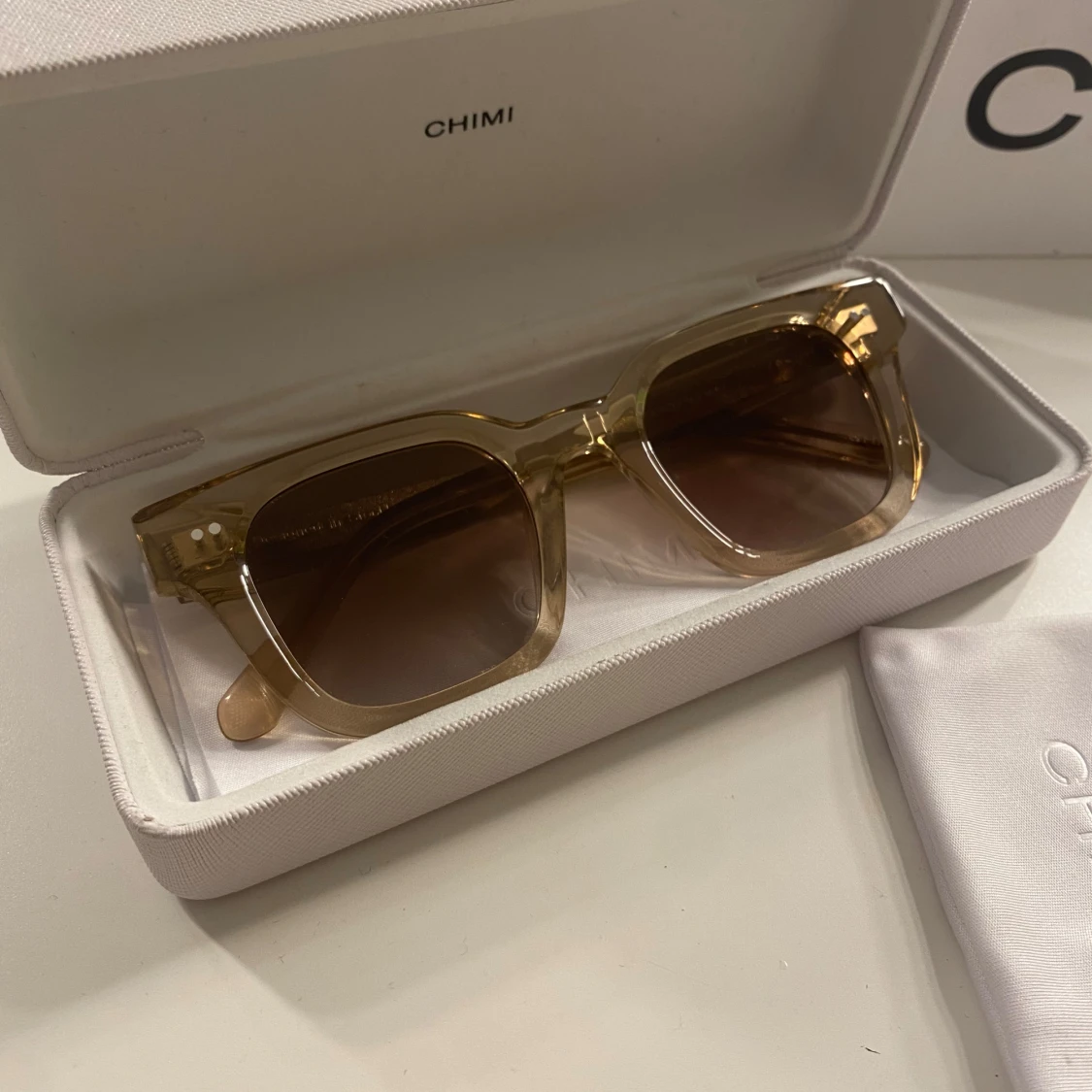 Solglasögon från CHIMI - 90