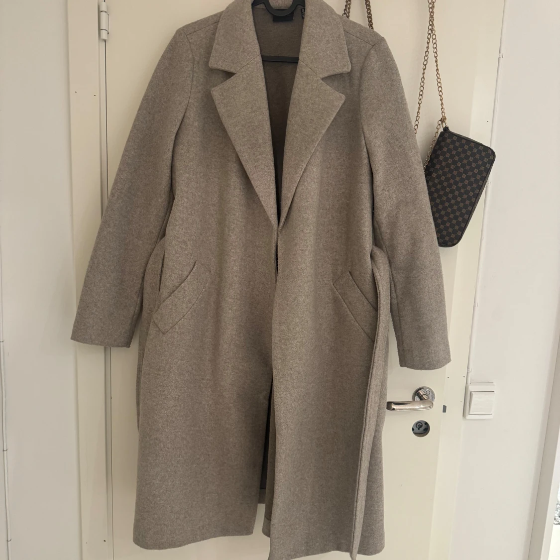 Beige kappa med bälte - 90