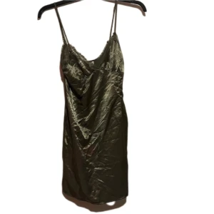 Grön Satinklännig - helt oanvänd