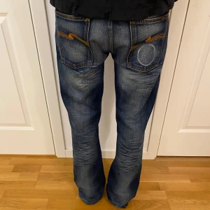 Nudie jeans  - Ett par otroligt feta jeans från märket ”nudie jeans” i modellen bootcut.  10/10 skick. Storlek 32/34. Pris går att diskutera.