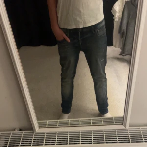 Jack & Jones Jeans - Tja! säljer nu mina riktigt feta jeans av Jack and Jones då de blivit för små, endast använda i nån månad och fortfarande i topp skick! W29 L30, pris går att diskuteras vid snabb affär 💰 