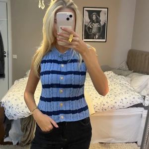 Stickad väst - Såå snygg stickad väst😍